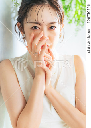 中年婦女肖像、美容、護膚、化妝品 106750796