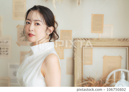 Portrait of a middle-aged woman, beauty, skin care, cosmetics 106750802