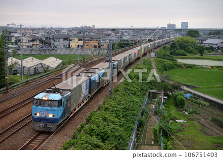 運行於東海道本線的M250系列超級鐵路貨運 106751403