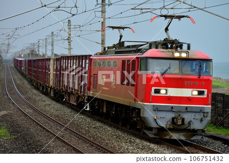 EF510-6 container freight train running on the Shinetsu Main Line 106751432
