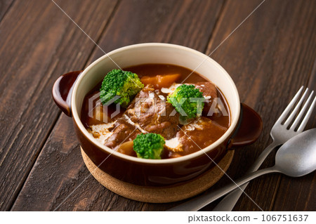 slow-cooked beef stew 106751637