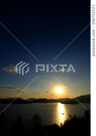從大芝島看黃昏的瀨戶內海 從大芝島看黃昏的瀨戶內海 106752521