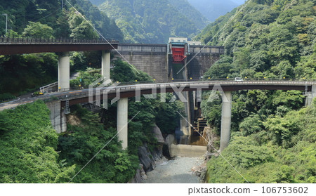 卡莫里大壩的環橋 卡莫里大壩的環橋 106753602