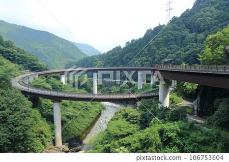 卡莫里大壩的環橋 106753604