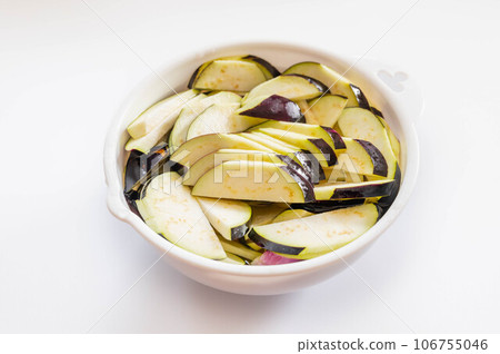 Senryo eggplant sliced thinly and exposed to water Senryo eggplant sliced thinly and exposed to water 106755046