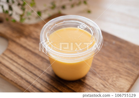 杯子裡的蛋奶布丁 106755129