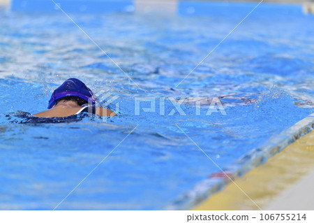Swimming competition 106755214