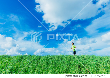 man running outside 106757430