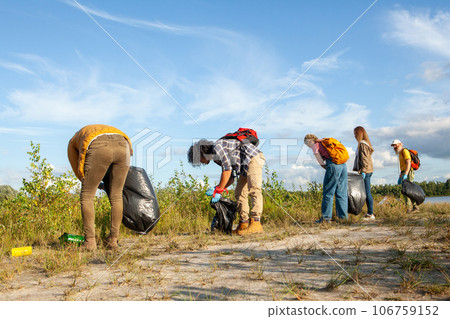 Diverse Friends Cleaning the Lake Shore Diverse Friends Cleaning the Lake Shore 106759152