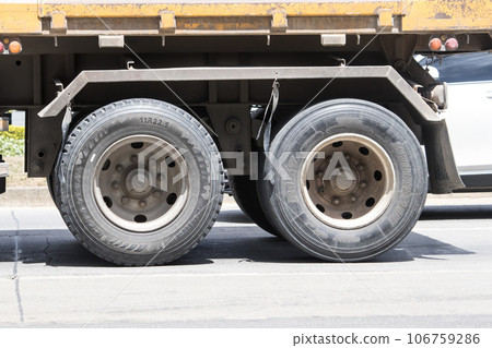 Compasal Tires of Truck 106759286