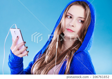 young woman with smart phone listening music 106761852