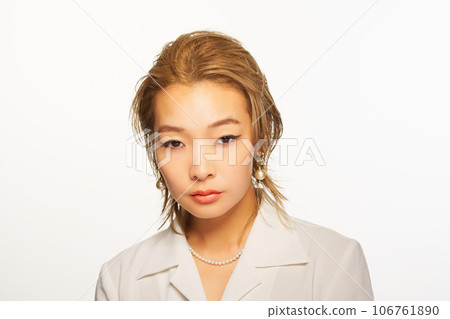 一個很酷的職業女性的肖像 106761890