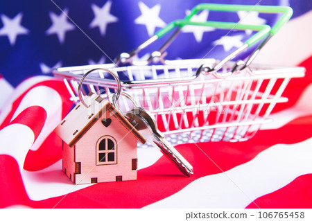 Buying real estate in the USA. American house keys. Moving to new york. Buying real estate in the USA. American house keys. Moving to new york. 106765458