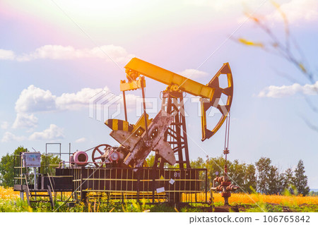 Oil injection. Oil production plant. Gas production. Oilfield site. 106765842