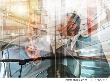 Team of business people work together on a new creative project 106765983