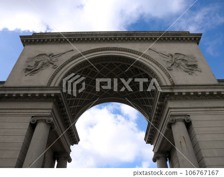 Archway entrance to the Legion of Honor 106767167
