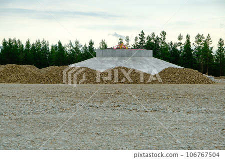 Built the foundations of a wind generator. new foundations for a large building. Alternative electricity production 106767504