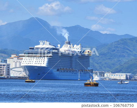 Spectrum of the Seas at Shimizu Port, Shizuoka Prefecture, August Spectrum of the Seas at Shimizu Port, Shizuoka Prefecture, August 106768750