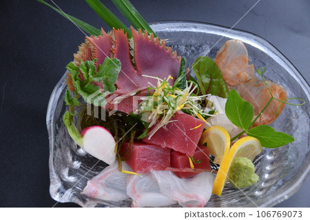 Assorted shrimp and seasonal sashimi Assorted shrimp and seasonal sashimi 106769073