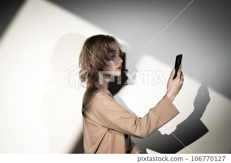 事業女性 手機 智能手機 106770127