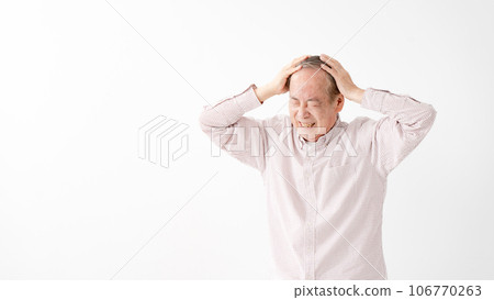 Senior man holding his head 106770263