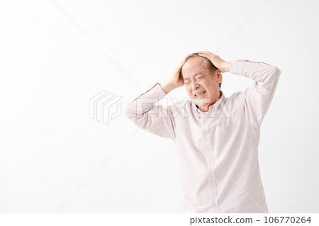 老人抱著頭 106770264