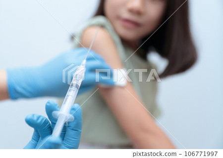 Elementary school girl giving an injection at the hospital 106771997