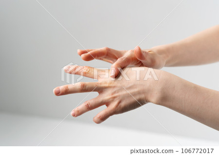 Rough hands skin disease Rough hands skin disease 106772017