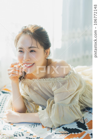 露肩的女人 106772148