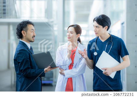 Medical worker MR 106772231