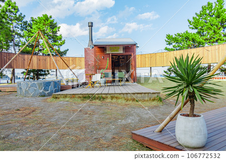 [Image material] Urban barbecue place 106772532