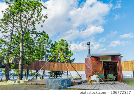 [Image material] Urban barbecue place 106772537