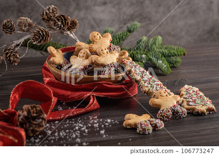 Christmas gingerbread cookies 106773247