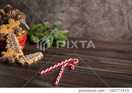 Christmas gingerbread cookies 106773429