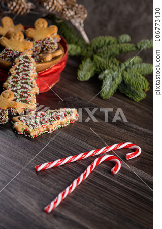 Christmas gingerbread cookies 106773430