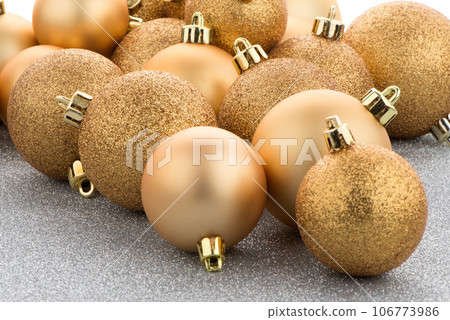 Golden christmas balls 106773986