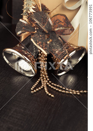 Christmas gift box 106773991