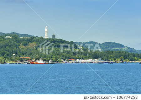 Linh Ung Temple and Son Tra Mountain overlooking the sea, Da Nang, Vietnam 106774258