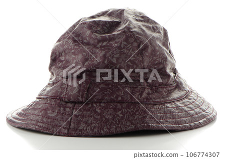 Woman hat 106774307