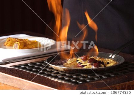 Flambé sweets/flambé desserts 106774520
