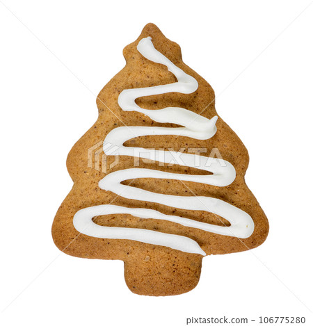 Gingerbread Christmas tree cookie 106775280