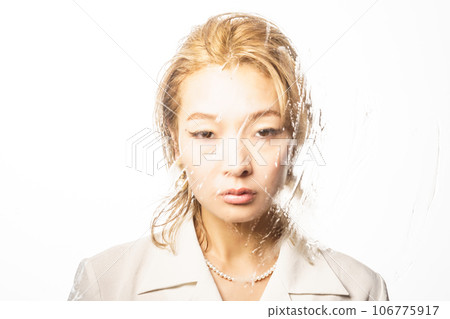 Portrait of a cool working woman Portrait of a cool working woman 106775917