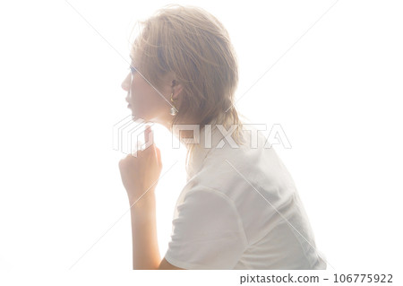 Portrait of a cool working woman Portrait of a cool working woman 106775922