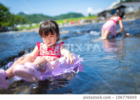 Sisters playing in the natural river pool Sisters playing in the natural river pool 106776609
