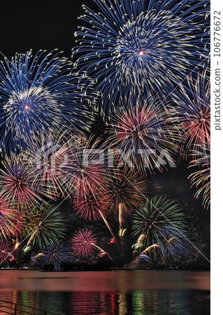 松江水鄉祭 湖上煙花 倒映在水面上的煙花 106776672