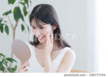 Beauty / Beauty / Middle Women Beauty / Beauty / Middle Women 106777764