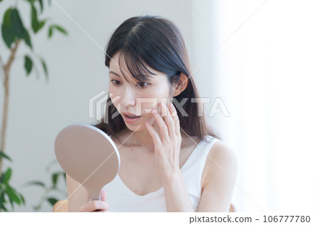 美容 / 美容 / 中年婦女 / 皮膚粗糙 / 斑點 / 皺紋 / 粉刺 美容 / 美容 / 中年婦女 / 皮膚粗糙 / 斑點 / 皺紋 / 粉刺 106777780