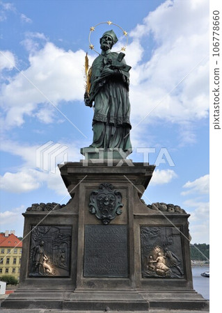 布拉格，查理大橋，聖揚·內波穆基雕像 106778660