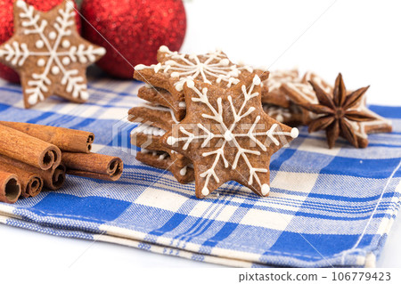Hand-made Christmas gingerbreads 106779423