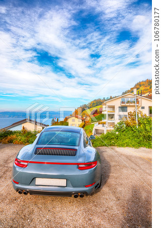 Exciting autumn view on suburb of Stansstad city and Lucerne lake with mountaines and fog 106780177